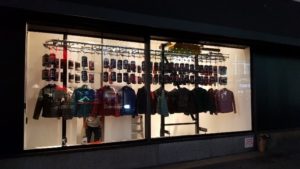 32 Degrees Storefront Display Conveyor