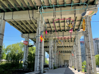 art-installation-conveyor