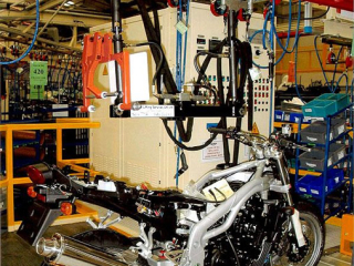PAC-MAX high capacity conveyor for assembly of motorcycles, is perfect for carrying large heavy loads.
