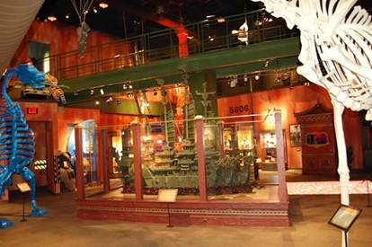 unique overhead display conveyor by Pacline