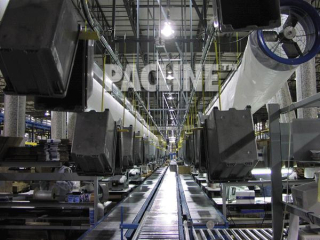 Tote removal from packing area using double hook carriers, the PAC-LINE™ conveyor system.