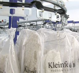 Monorail conveyor for garment storage