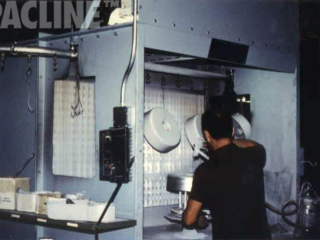 Wet spray painting of small parts using The PAC-LINE™ overhead conveyor system.