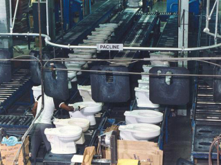 The PAC-LINE™ overhead conveyor moving pallets for carrying toilets from the end of production line to the beginning.