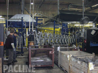PACLINE Over/Under conveyor loop is used to accumulate automotive parts between welding operations.