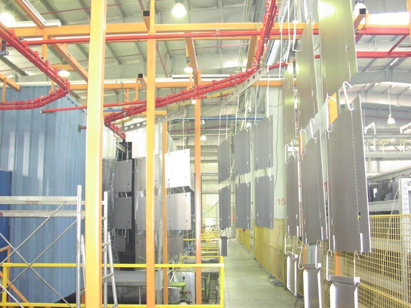 Power and free conveyor for powder coating