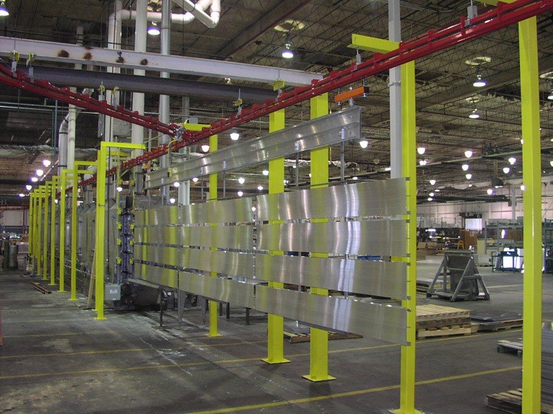 Power and free conveyor for long parts handling through wash process.