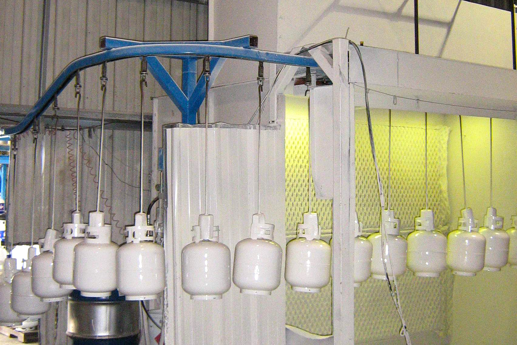 square track conveyor for tank painting