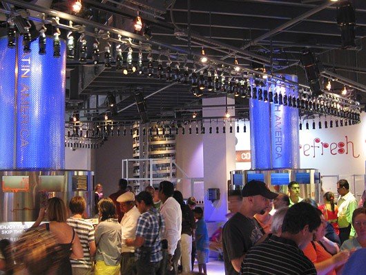 Creative display conveyors for retail stores, restaurants, bars and casinos.