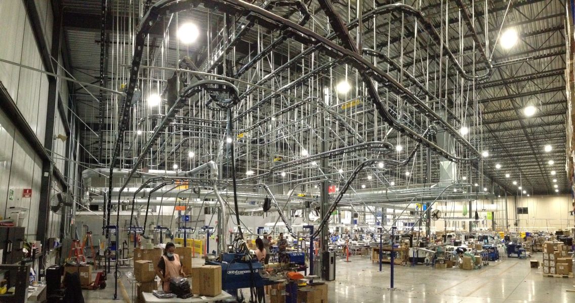 storage-and-retrieval-system custom conveyor for storage and retrieval of bags