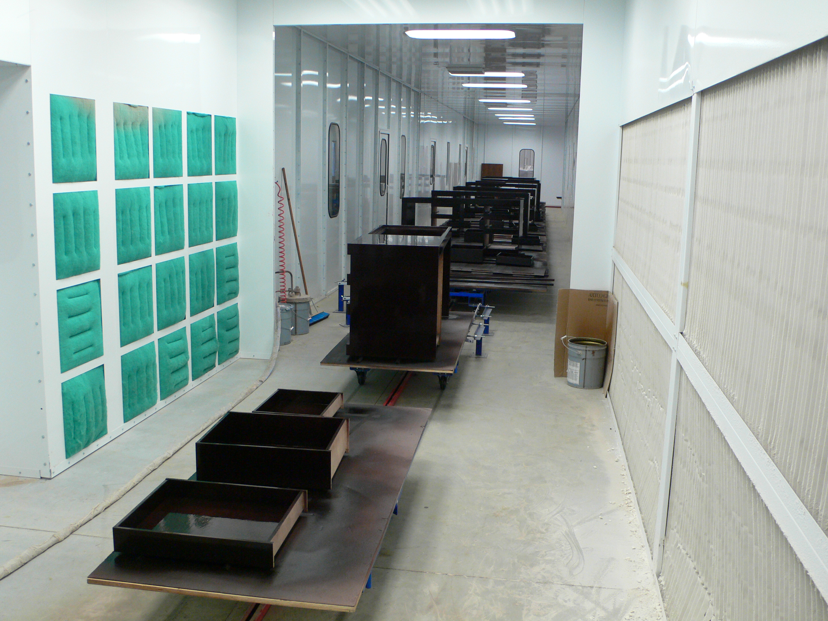 Towline floor conveyor for wet spray finishing application.